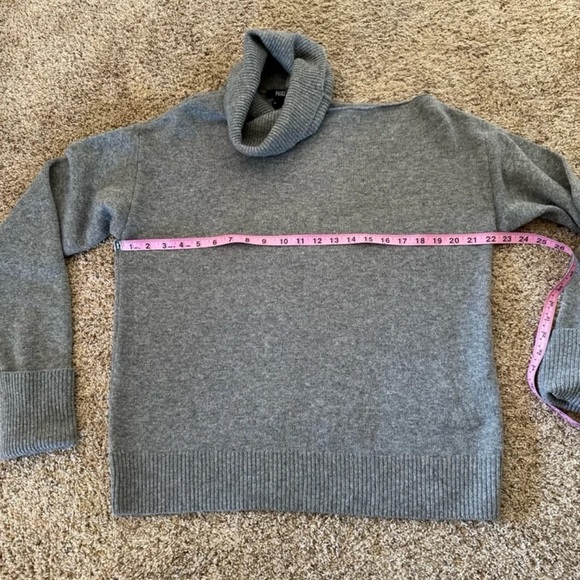 PAIGE Women's Raundi Grey Turtleneck Cold Shoulder Sweater 
size Medium - Picture 11 of 12